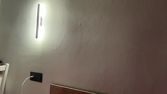 Ur_neighbor_Kira webcam