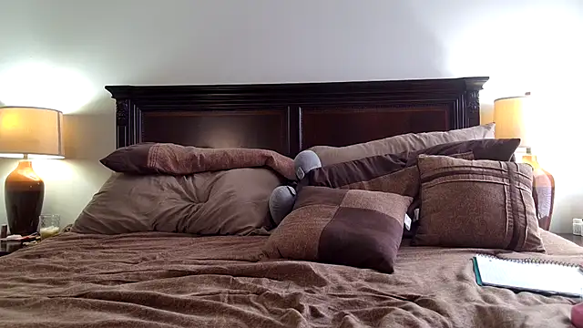 JulieHolliday webcam