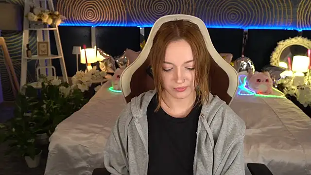LizzaMoonn webcam