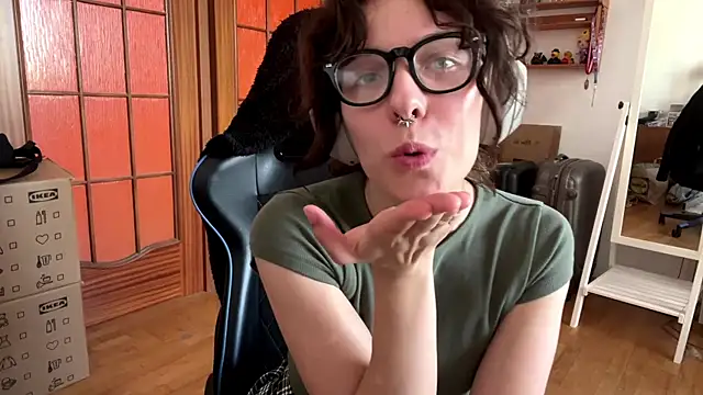 PillowPeachX webcam