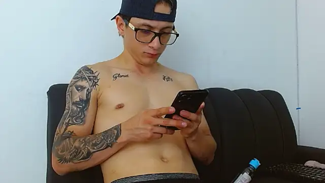 Zeusdark19 webcam