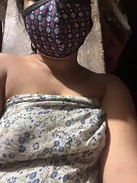 NUTTYSEXYPRACHI1 webcam