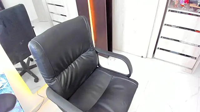 BellaFlaming webcam