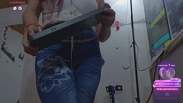keila_j live cam on StripChat