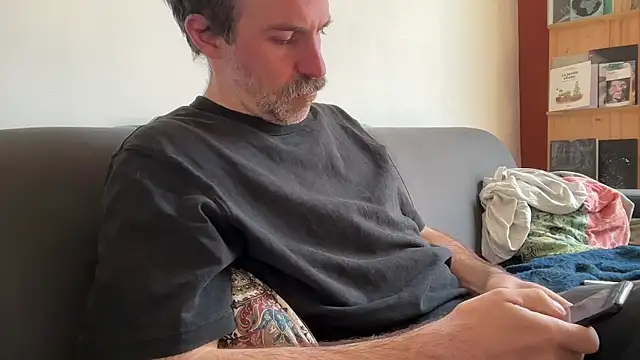 Brianjonest webcam