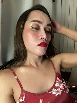 RomanticPearlTS live cam on StripChat