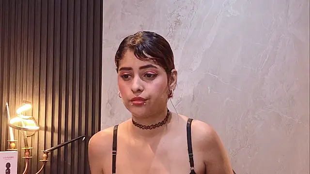 AuroraGray live cam on StripChat