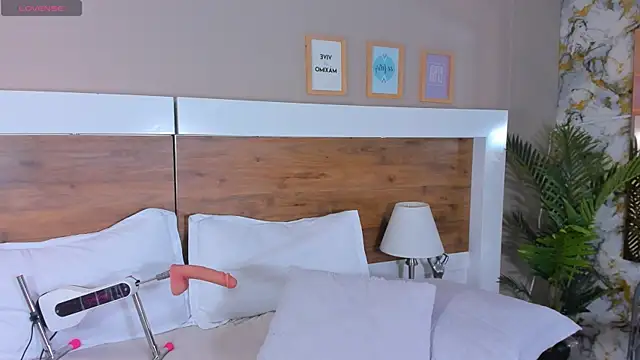 free live cam sex EmaBakker