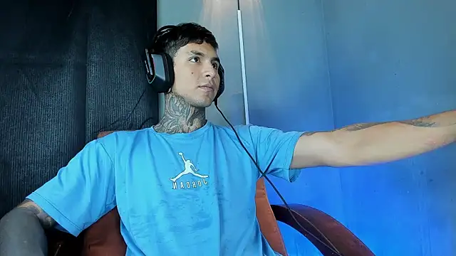 Travisttanner28 webcam