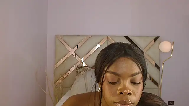 Maiacharris_ webcam