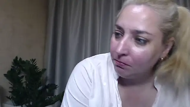 sweetpussy13 webcam