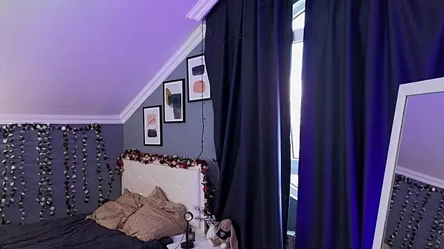 Naomi_Demio webcam