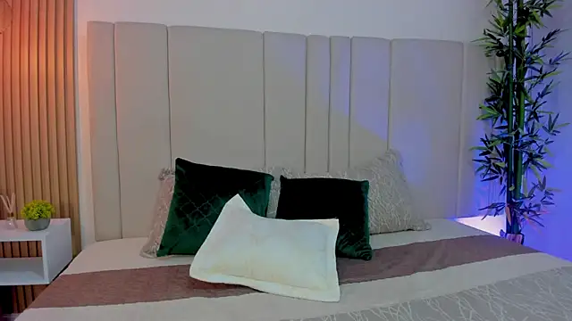 Victoria_Rosee webcam