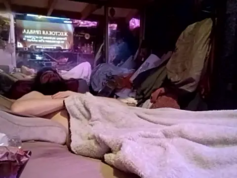 nearby_causual webcam