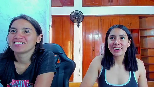 Soffy_and_Emily webcam