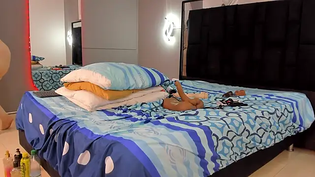 zoe_curvyy webcam