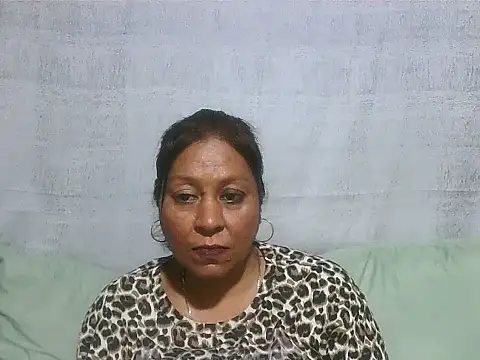 IndianSexyMilf69 webcam