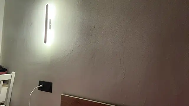Ur_neighbor_Kira webcam