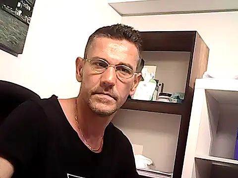 mastercharisma35 (Ask my age) - like tips pls. ı stand up for you.. okey