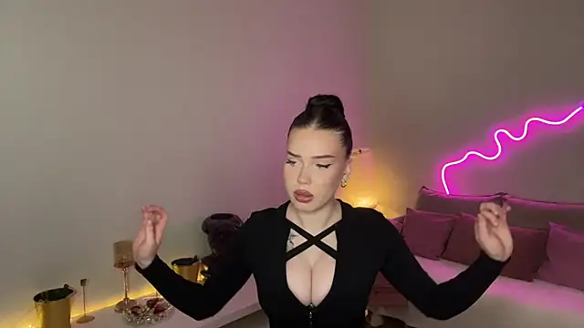 mistress_of_hearts live cam on StripChat