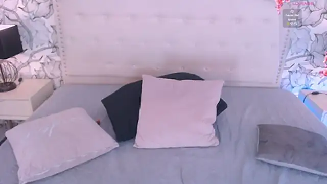 Venusandrea29 live cam on StripChat