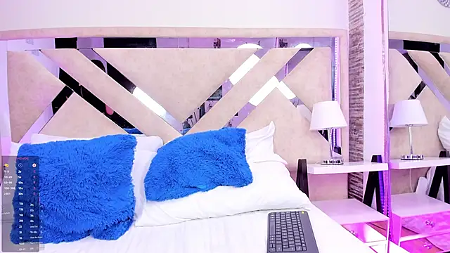 Megan_delarosse live cam on StripChat