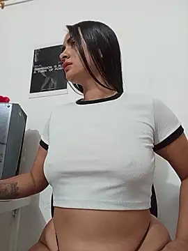 DaniellaGiraldo live cam on StripChat