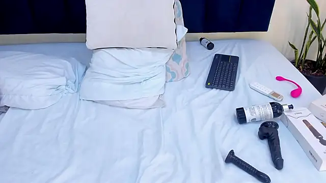 mayaevansmg live cam on StripChat