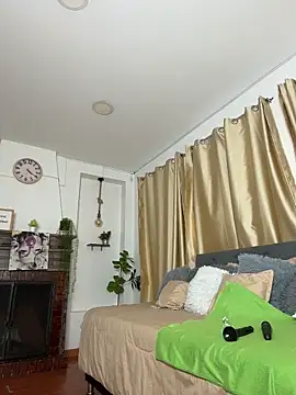 Emma_hassani webcam