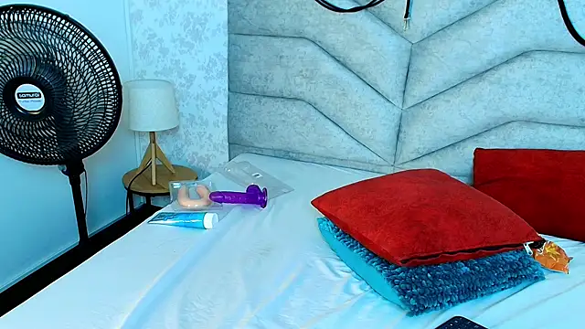 KimberlyFox_t live cam on StripChat