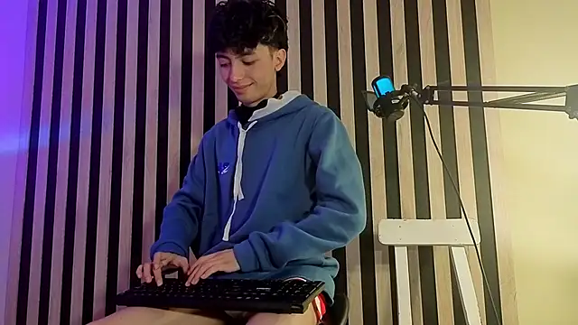 Twink_Sebas7 webcam