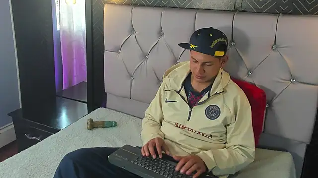 Tony_Zackk webcam