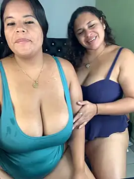 twocurvylatins webcam
