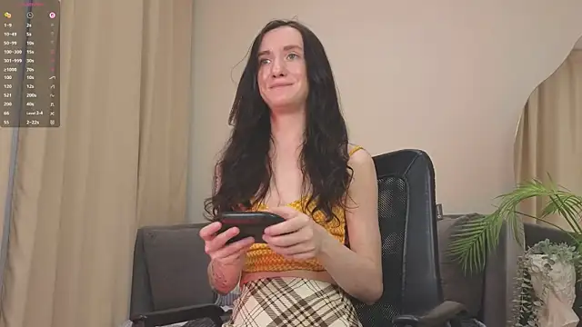 dearly_kitty (F young) - cream ass close up