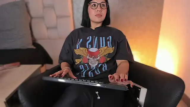 ah_mara_ (F young) - I LOWER MY PANTYHOSE A LITTLE  SPANK ASS
