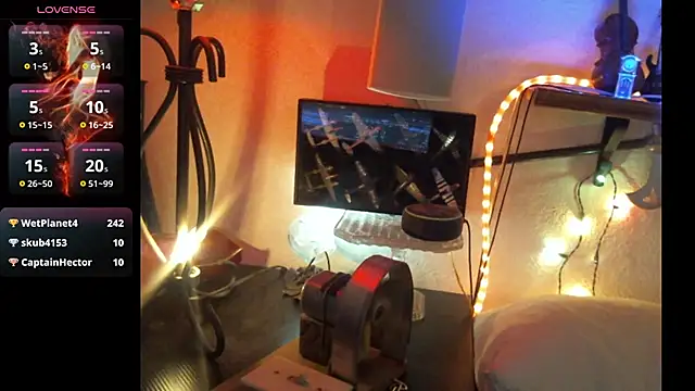 Pussyeat2please webcam