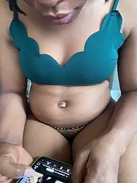 PrettyNina77 webcam