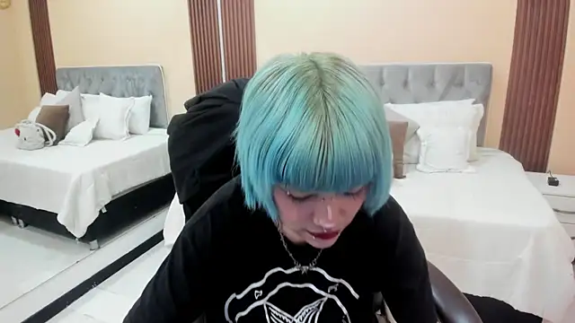 Bela_Craxkerr webcam