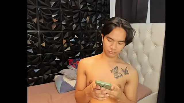 crazyslimtwink (M young) - PUTTING DILDO IN MY ASS