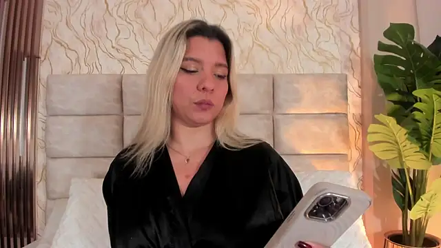 ginasalanne - GinaSalanne's free webcam - UK Sex Cams