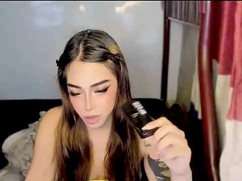ArianaLore webcam