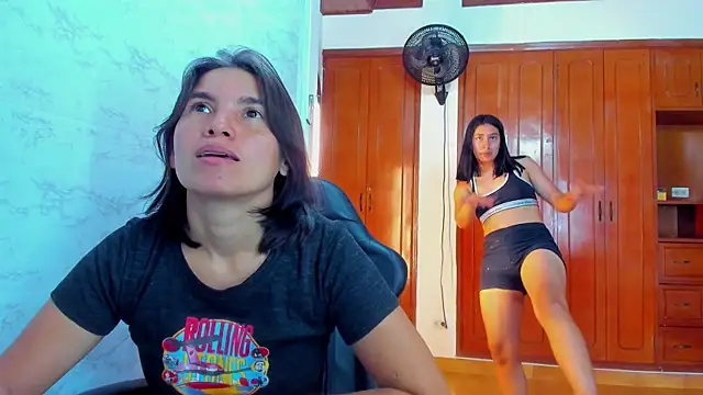 Soffy_and_Emily webcam