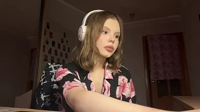 Vivienneyourdream webcam