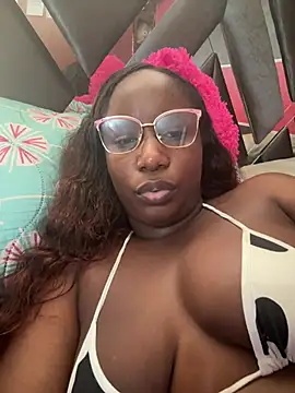 Dulceyesi live cam on StripChat