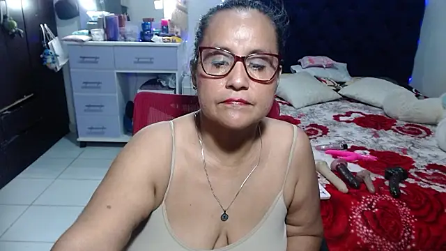 pervert_mommy_ (F mature) - let me fulfill your fantasies my love