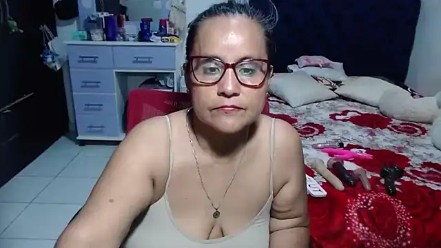pervert_mommy_ live cam on StripChat