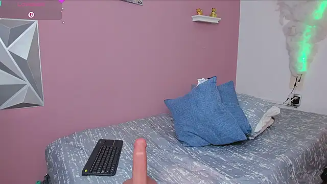 mia_gold_ webcam