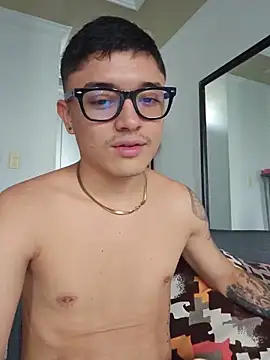 SAMY_AND_FRIENDSS webcam