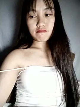 Cherry-squirtt live cam on StripChat