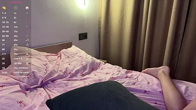 Ur_neighbor_Kira webcam